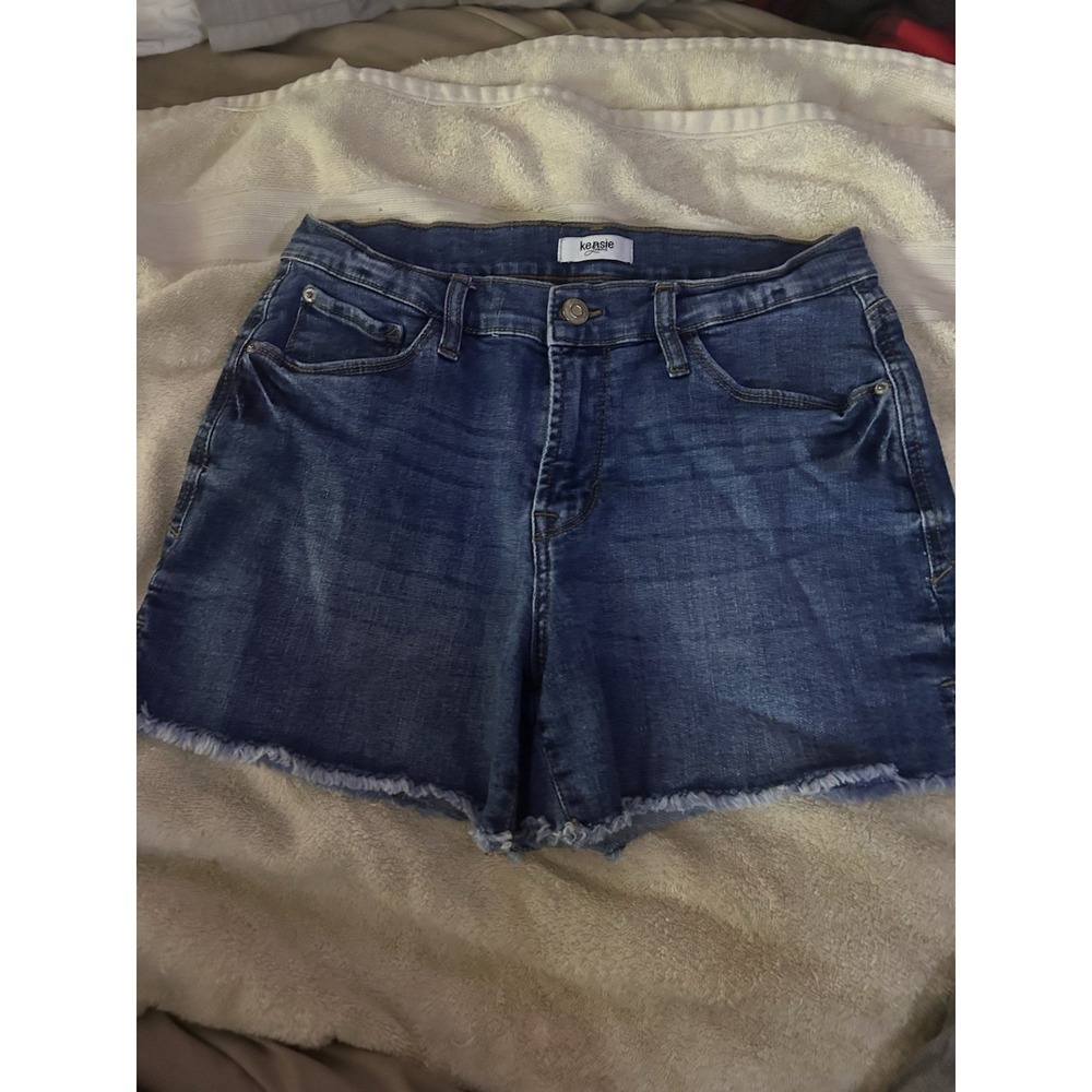 Kensie Jeans Women's Denim Shorts Size 6/28 Blue Raw Frayed Hem Stretch Mid Rise